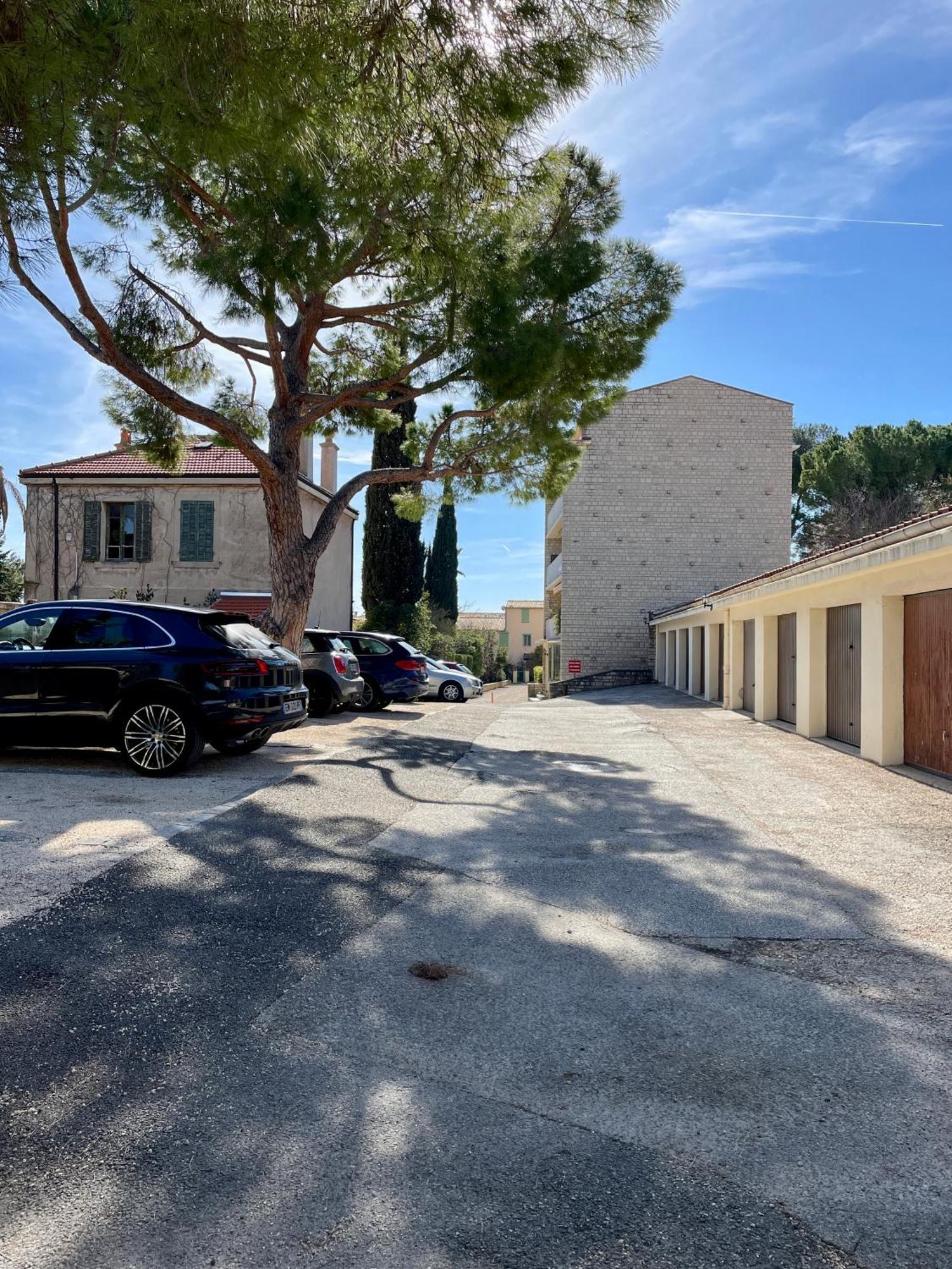 Au Coeur Et Au Calme De Bandol, Parking Et Climatisation Apartment Luaran gambar