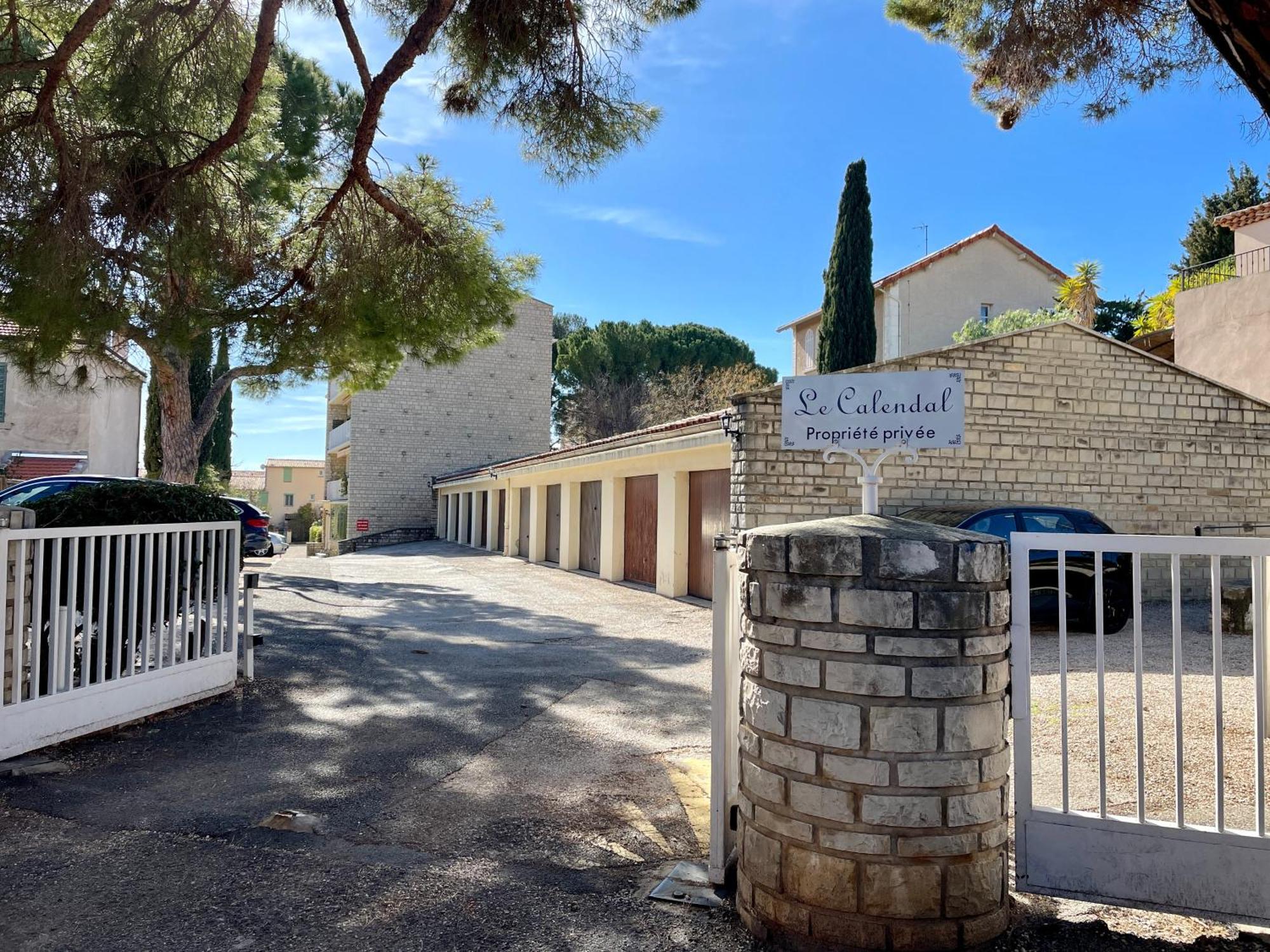 Au Coeur Et Au Calme De Bandol, Parking Et Climatisation Apartment Luaran gambar