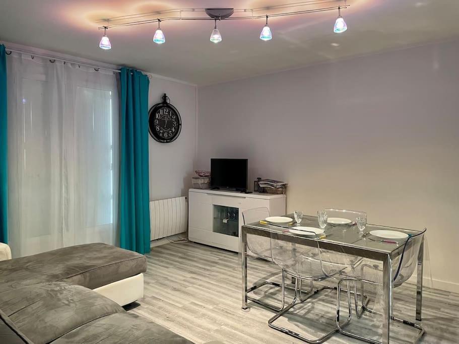 Au Coeur Et Au Calme De Bandol, Parking Et Climatisation Apartment Luaran gambar